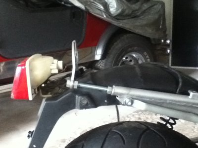 Heck 1.JPG (99.33 KiB) 7496 mal betrachtet In die Rahmenenden habe ich Muttern geschweist.