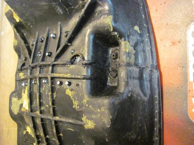 gefügt von Seite.JPG (57.54 KiB) 6955 mal betrachtet Als Lot dienen kleine Streifen vom herausgetrennten Stück.