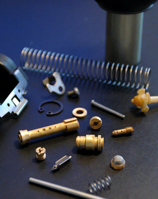 NachReinigung1.jpg (138.94 KiB) 19177 mal betrachtet Wohl dem, der noch den Vergaserreiniger von Yamaha in seinem Besitz hat.